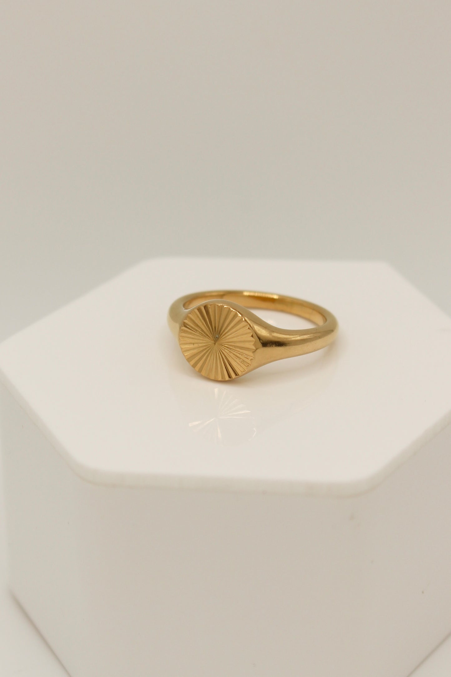 Demi Ring