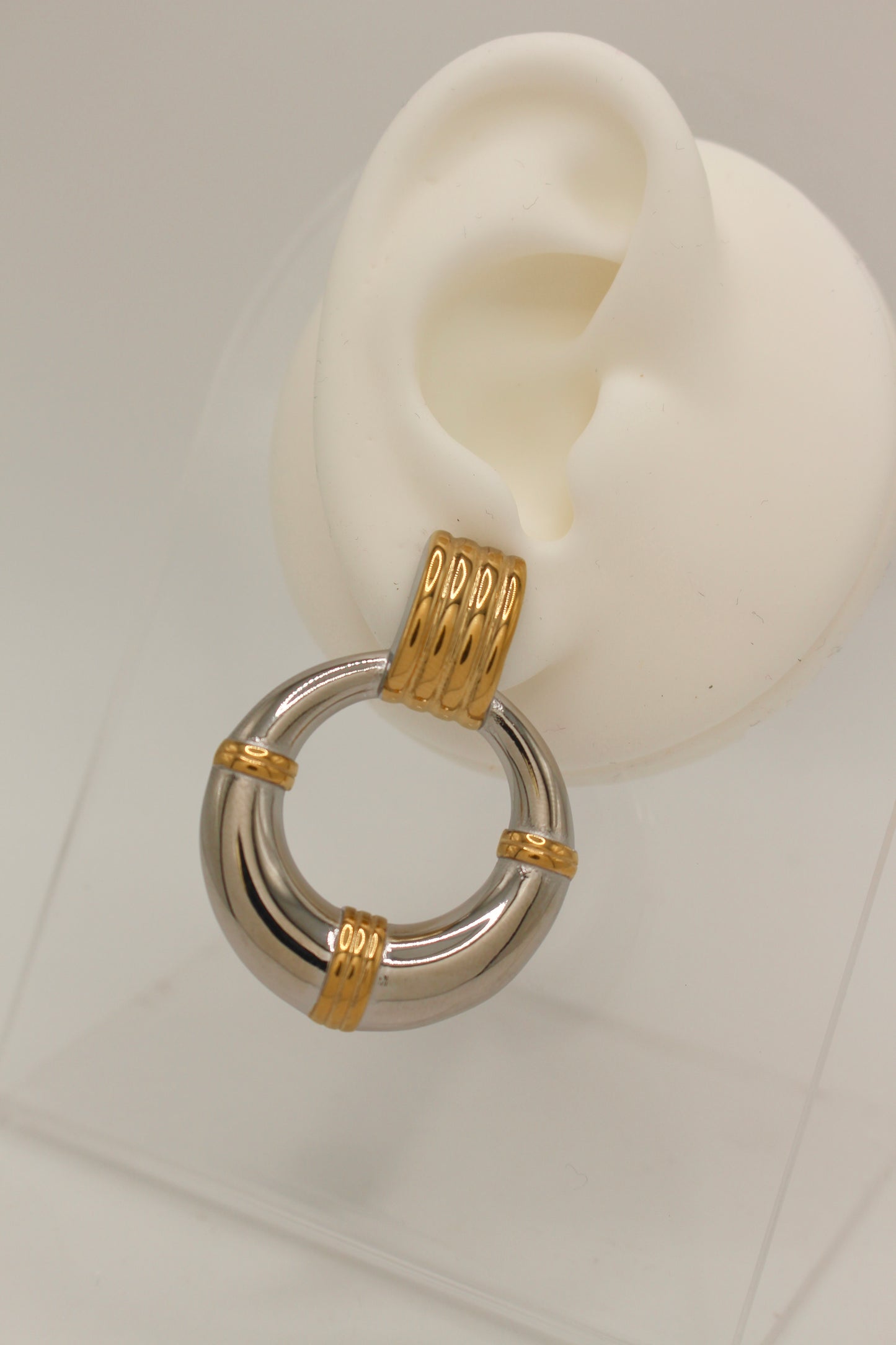 Pose Earrings