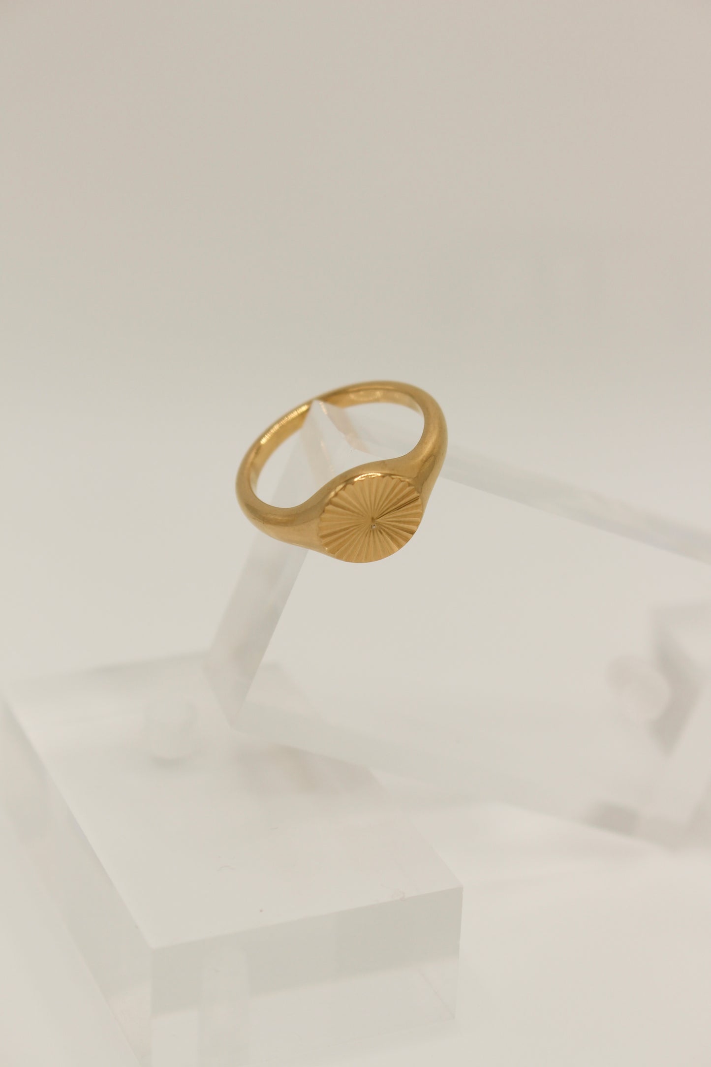Demi Ring