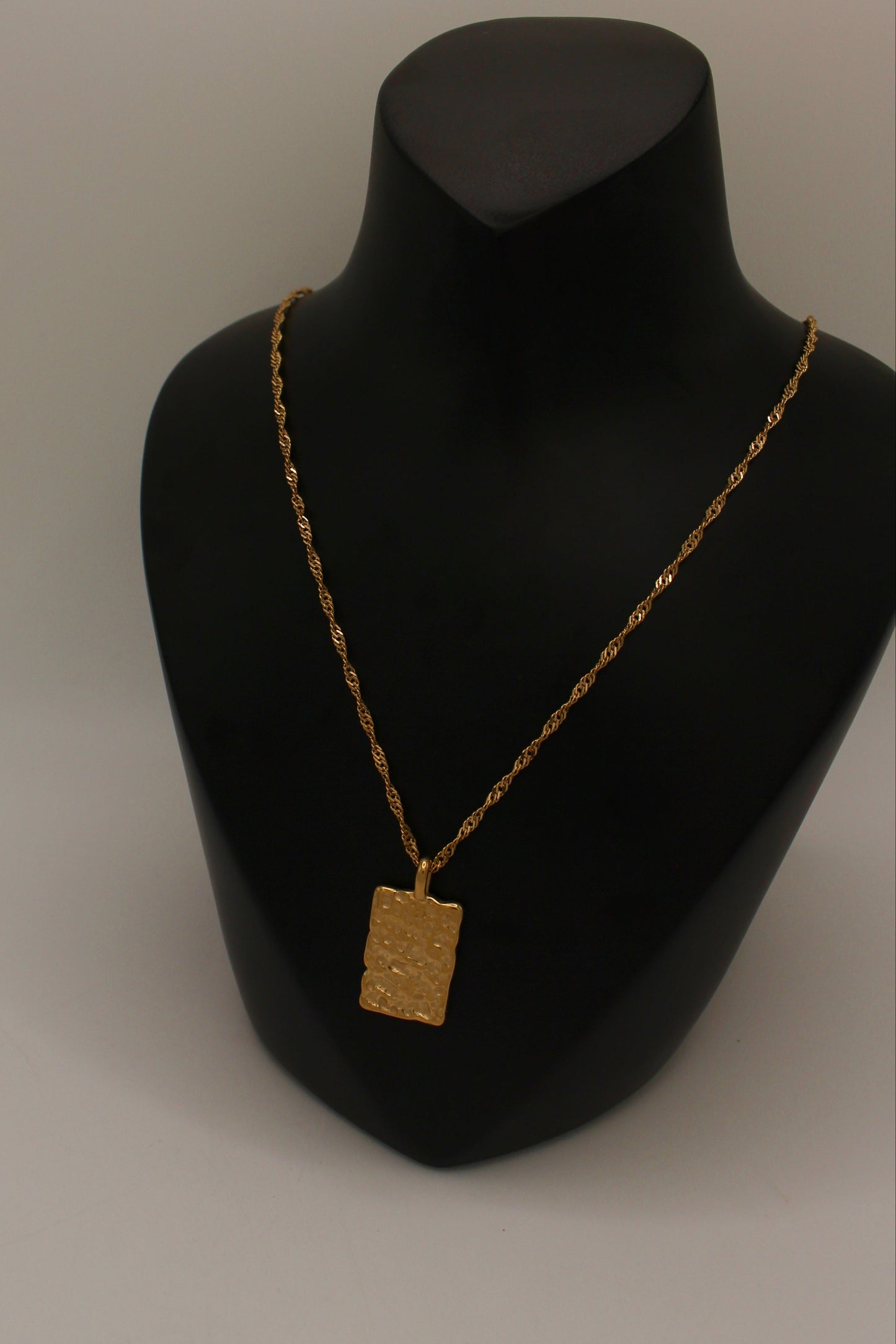 Riella Necklace