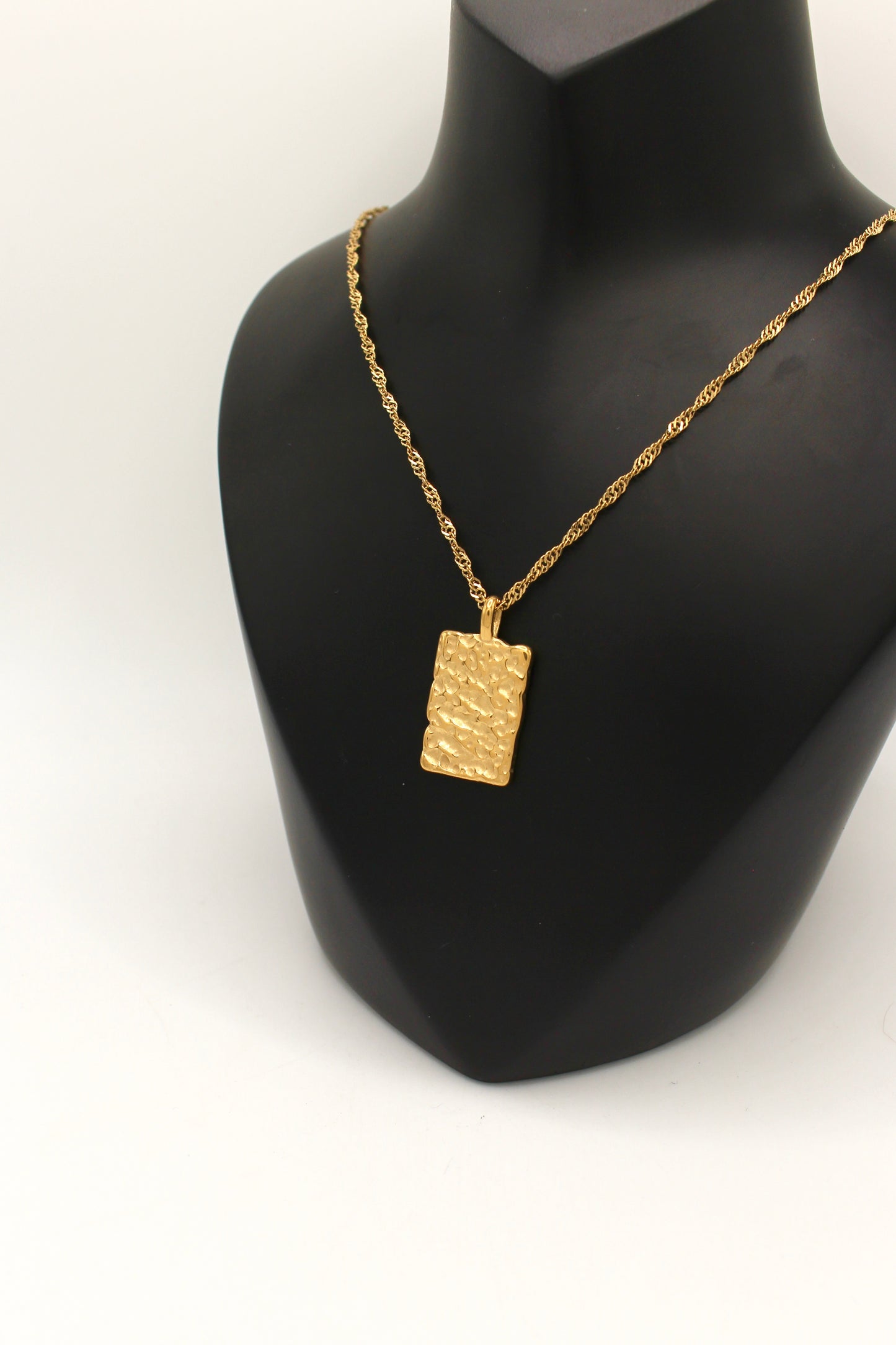 Riella Necklace