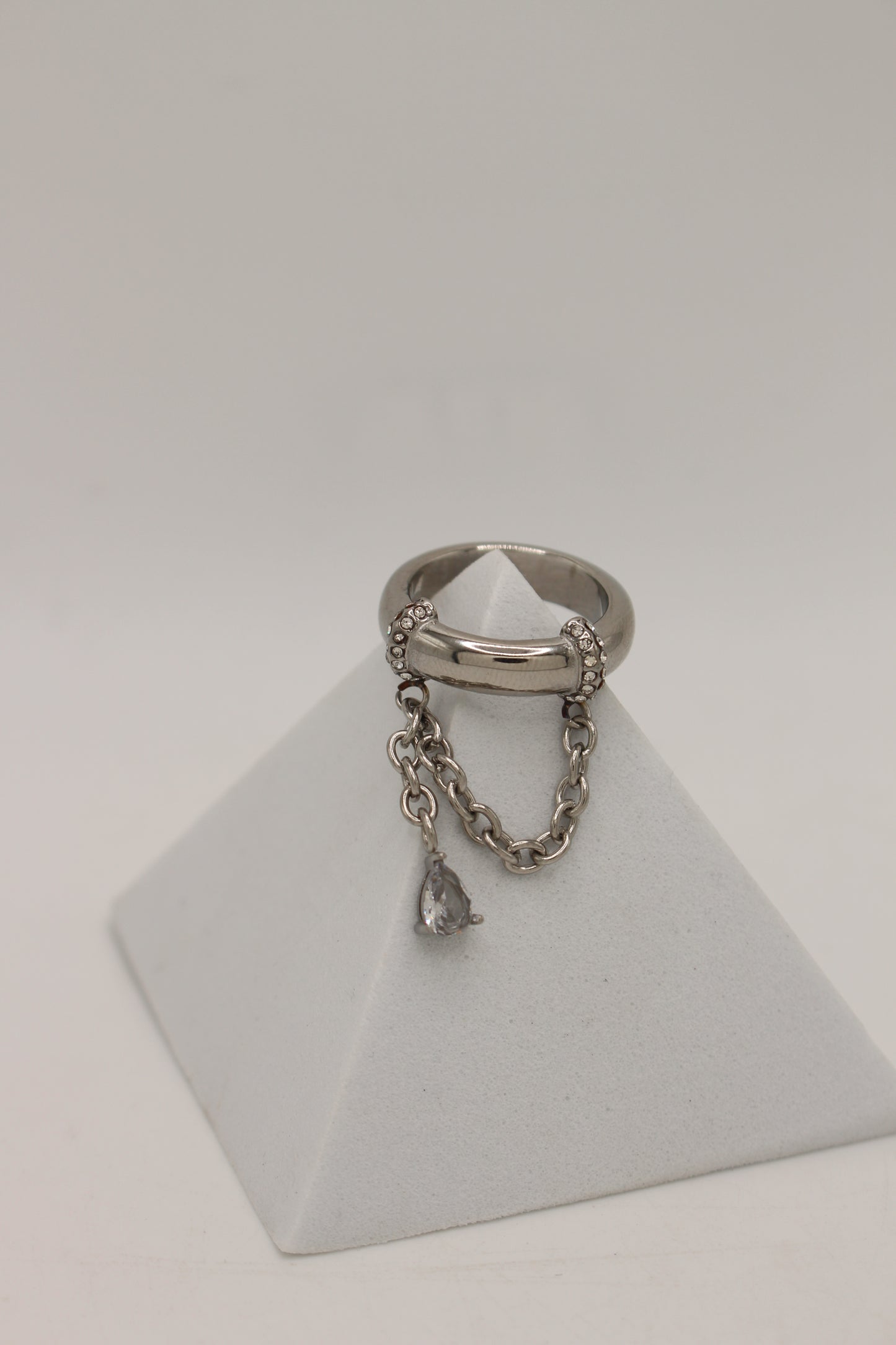 Essenie Ring