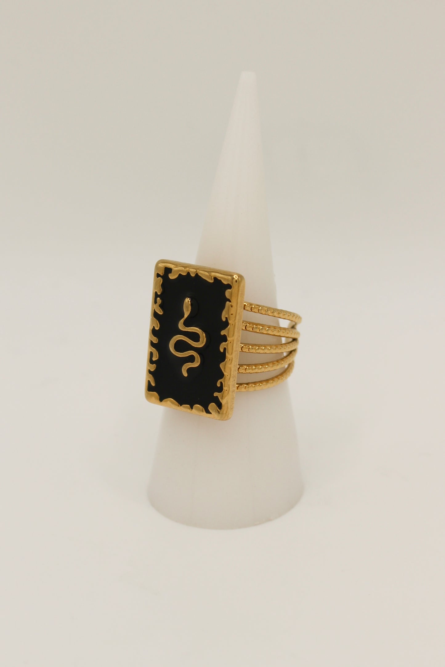 Etta Ring