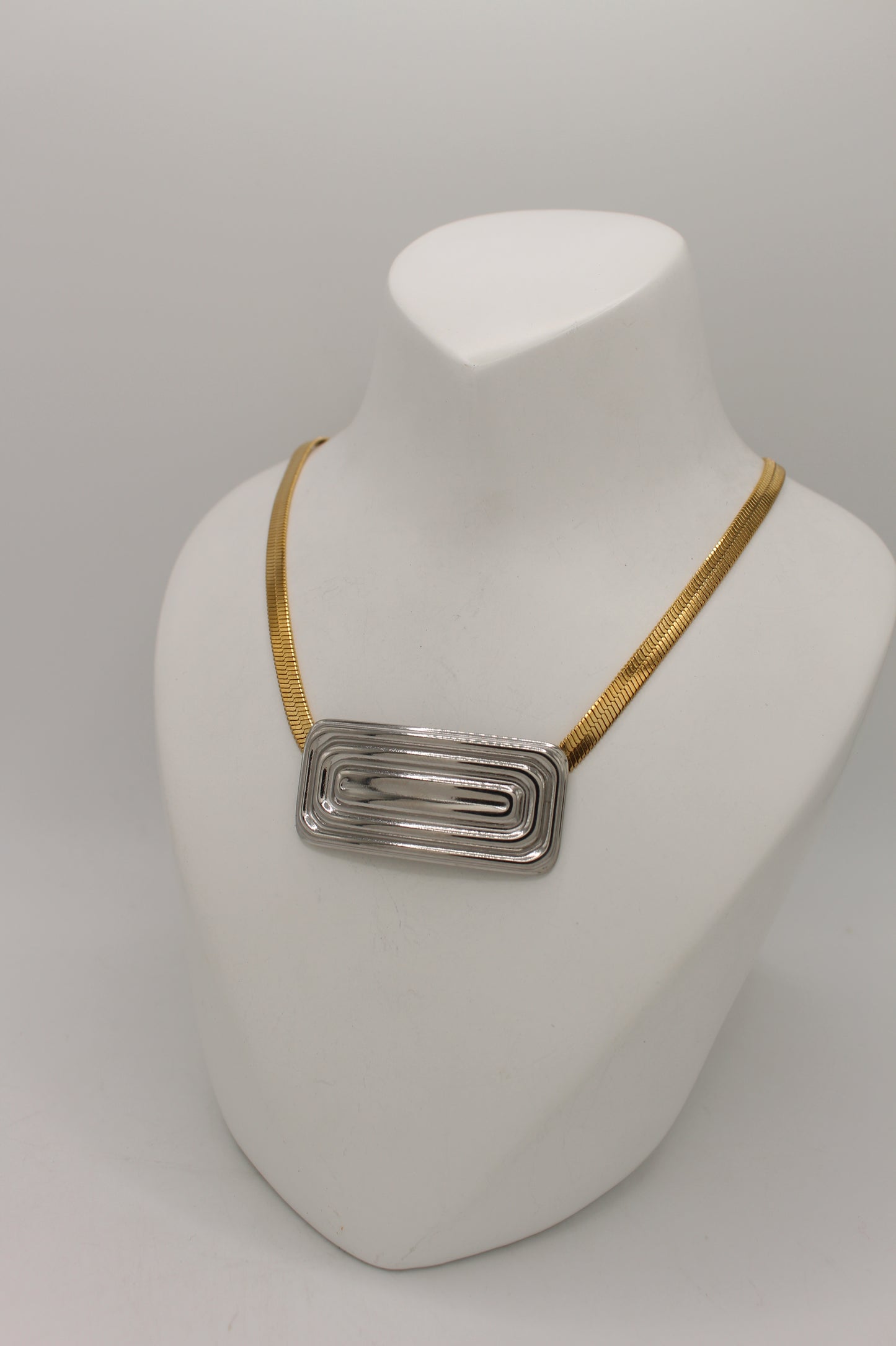 Viamao Necklace